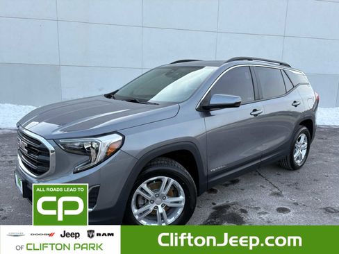 Used 2021 GMC Terrain SLE w/ Driver Convenience Package image 4