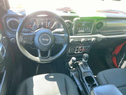 Used 2021 Jeep Gladiator Willys AWD/4WD image 19