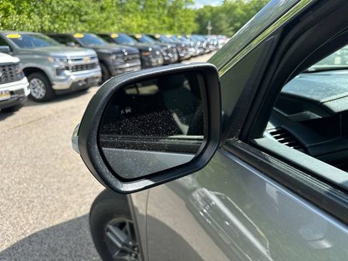 Used 2025 GMC Acadia Elevation AWD/4WD image 17