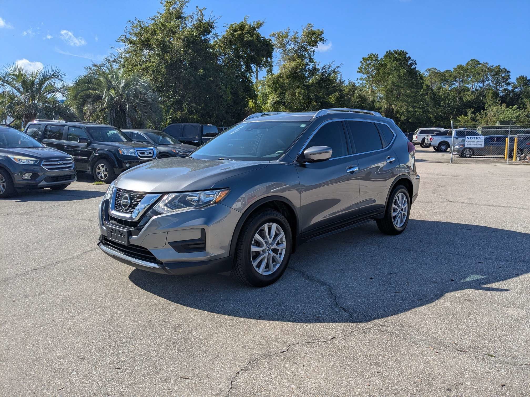 Used 2019 Nissan Rogue S w/ Special Edition Package FWD image 8