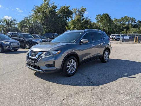 Used 2019 Nissan Rogue S w/ Special Edition Package FWD image 8