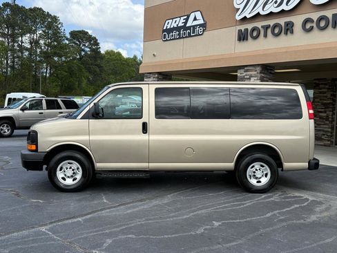 Used 2010 Chevrolet Express 2500 LS image 2