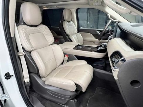 Used 2023 Lincoln Navigator Reserve AWD/4WD image 8