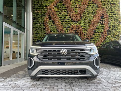 Used 2025 Volkswagen Atlas Peak Edition SE image 35