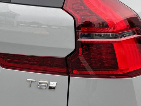 New 2026 Volvo XC60 T8 Plus w/ Climate Package PRO AWD/4WD image 32