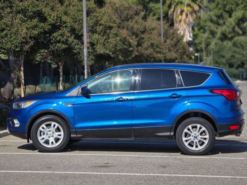 Used 2019 Ford Escape SE image 3