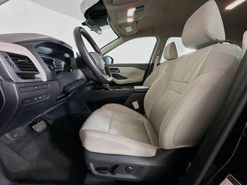 Used 2025 Nissan Rogue SV image 13