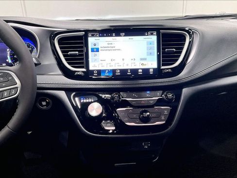 New 2026 Chrysler Pacifica Select image 17