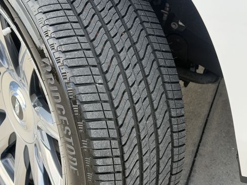 Used 2021 Cadillac Escalade ESV Premium Luxury Platinum RWD image 37