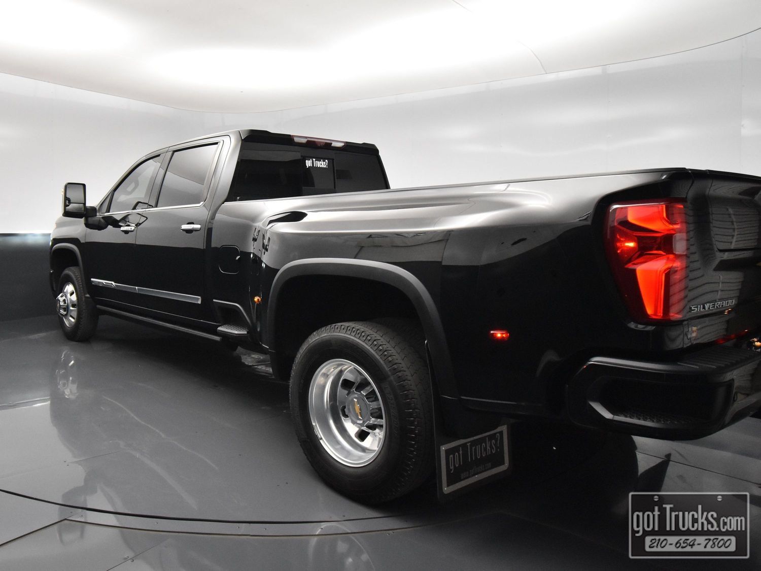 Used 2024 Chevrolet Silverado 3500 High Country w/ High Country Premium Package AWD/4WD image 5