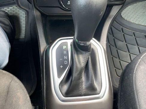 Used 2022 Jeep Renegade Latitude AWD/4WD image 9