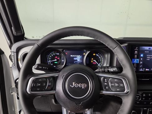 Certified 2025 Jeep Wrangler Sahara image 16