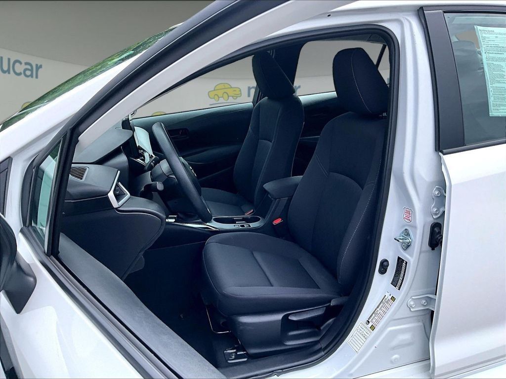 Used 2025 Toyota Corolla LE FWD image 10