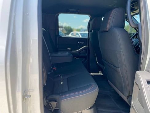 Used 2024 Nissan Frontier PRO-4X w/ Technology Package AWD/4WD image 13