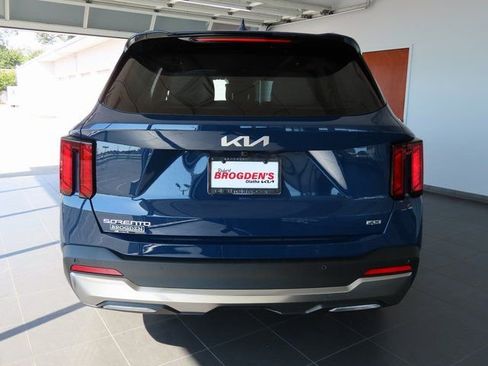New 2025 Kia Sorento S w/ Panoramic Sunroof Package image 6