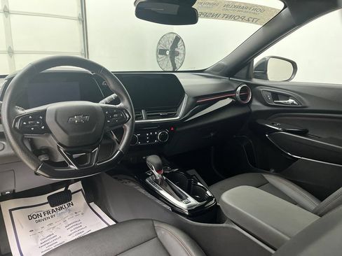 Used 2024 Chevrolet Trax RS w/ Sunroof Package FWD image 14