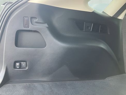 Used 2024 Ford Edge Titanium image 37