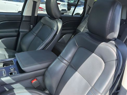 Used 2026 Lincoln Aviator AWD image 32
