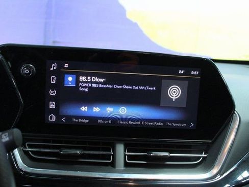 Used 2025 Chevrolet Trax RS w/ Sunroof Package FWD image 16