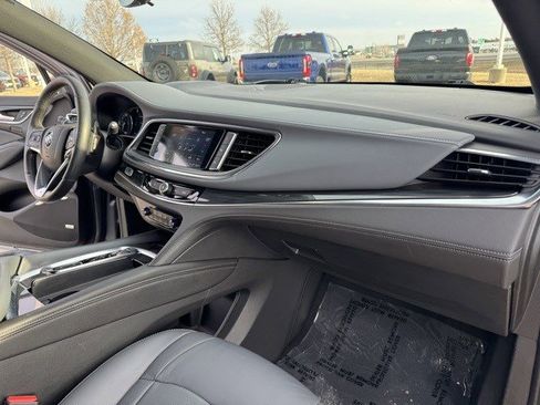 Used 2024 Buick Enclave Premium image 38