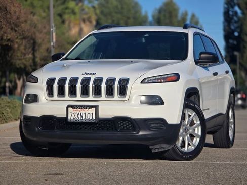 Used 2016 Jeep Cherokee Sport image 19