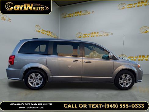 Used 2019 Dodge Grand Caravan SXT image 4