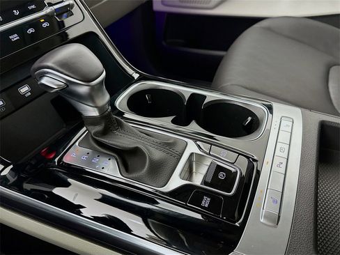 Certified 2024 Kia Carnival EX image 27