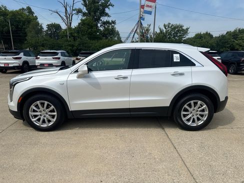 Used 2023 Cadillac XT4 Luxury w/ Cold Weather Package FWD image 6