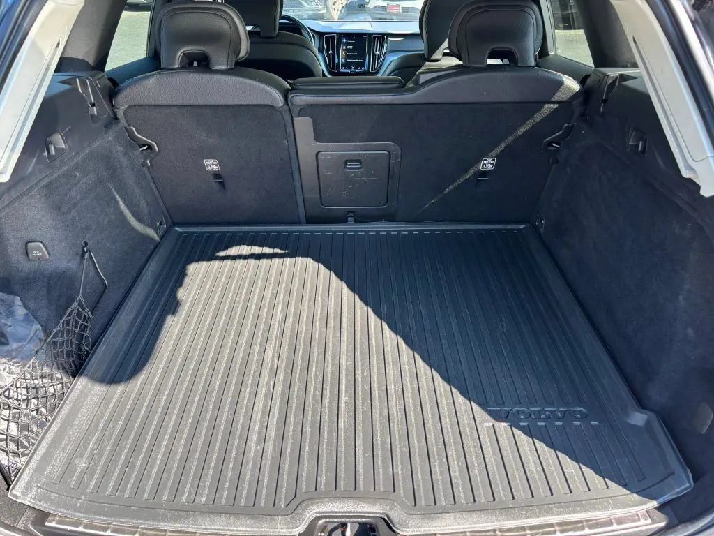 Used 2020 Volvo XC60 T5 Momentum w/ Protection Package Premier AWD/4WD image 16