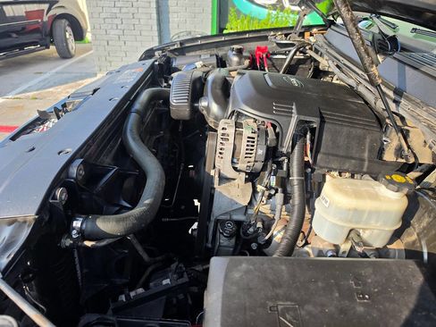 Used 2012 Chevrolet Avalanche LTZ RWD image 57
