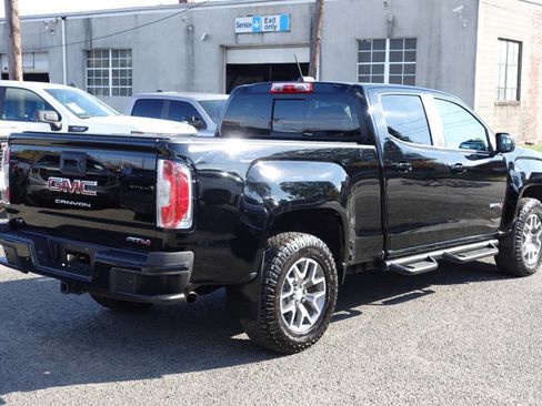 Used 2022 GMC Canyon AT4 image 3