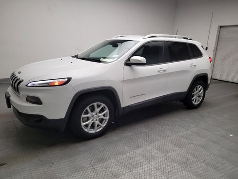 Used 2018 Jeep Cherokee Latitude image 2