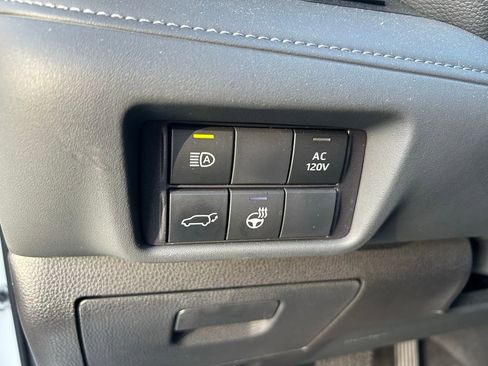 Used 2025 Toyota Highlander Limited AWD/4WD image 21
