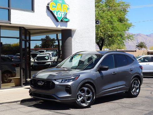 Used 2023 Ford Escape ST-Line image 2