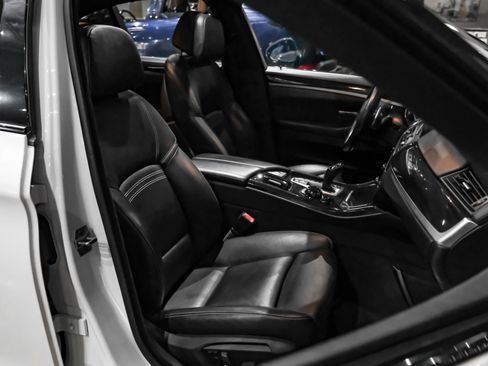 Used 2016 BMW 550i xDrive Sedan image 32