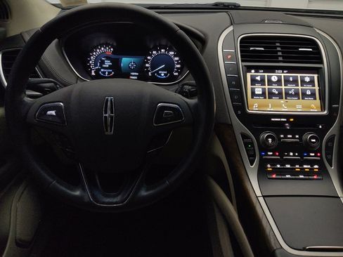 Used 2016 Lincoln MKX Select w/ Cargo Utility Package FWD image 22