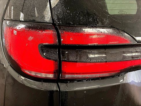 Used 2023 Chrysler Pacifica Limited image 29