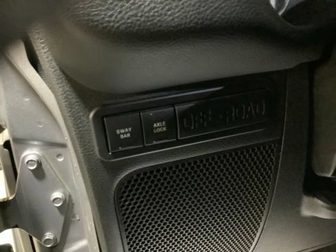 Used 2018 Jeep Wrangler Unlimited Rubicon w/ Connectivity Group AWD/4WD image 23