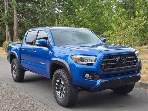 Used 2016 Toyota Tacoma TRD Off-Road w/ Towing Package AWD/4WD image 10