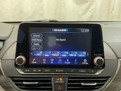Used 2025 Nissan Altima 2.5 SV FWD image 18