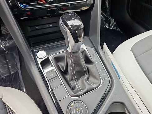 New 2026 Volkswagen Taos SE image 13