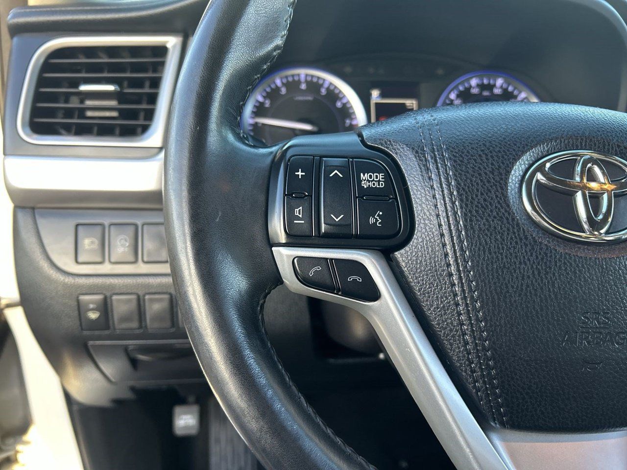 Used 2018 Toyota Highlander XLE FWD image 21