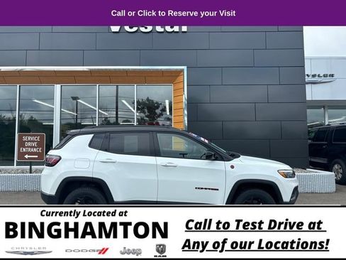 Used 2023 Jeep Compass Trailhawk w/ Trailhawk Elite Group image 12