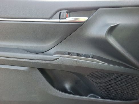 Used 2022 Toyota Camry SE image 13