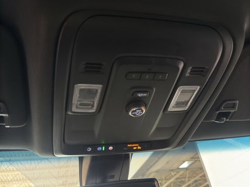 Used 2021 Chevrolet Suburban Z71 AWD/4WD image 37