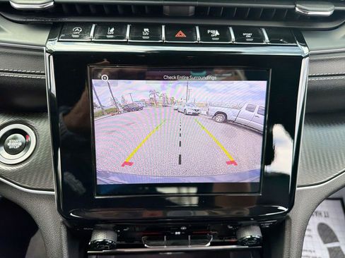 Used 2025 Jeep Grand Cherokee Altitude RWD image 22