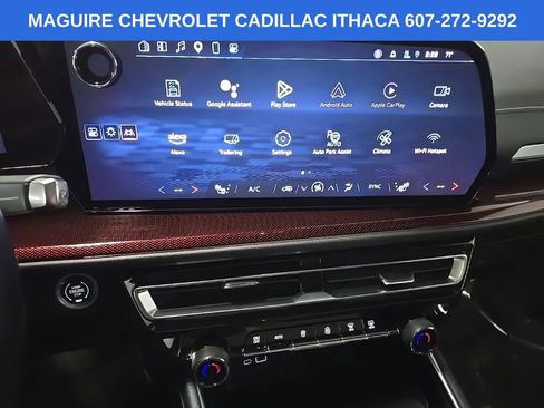 Used 2024 Chevrolet Traverse Z71 w/ Enhanced Driving Package AWD/4WD image 24
