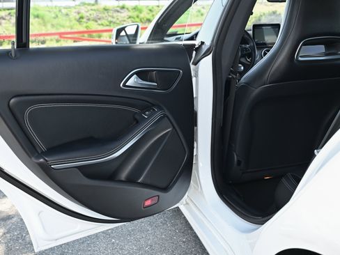 Used 2019 Mercedes-Benz CLA 250 image 36