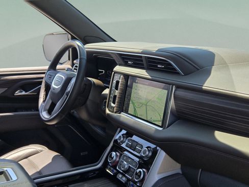 Used 2024 GMC Yukon Denali RWD image 11
