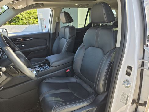 Used 2023 Honda Pilot Touring image 11